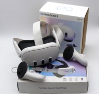 Meta Quest 3 512GB weiß, 2 Controller in OVP, inkl. RGB Headstrap, VR-Brille gebraucht