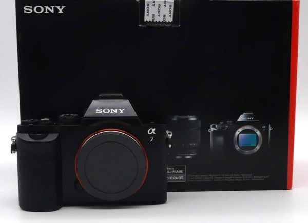 Sony Alpha 7 ILCE-7K, aus FE 28-70mm F3.5-5.6OSS Zoom Lens Kit, gebraucht, nur Kamera