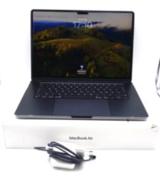 Apple MacBook Air 15,3"  M2 - 8 Core CPU  8GB RAM