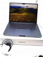 Apple MacBook Air 15,3"  M2 - 8 Core CPU  8GB RAM 256GB SSD  DE Mitternacht 2023 sehr guter Zustand