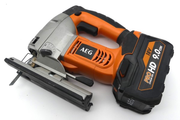 AEG BST 18 X 18 V 9,0 AH AEG GBS 18 V Akku-Pendelhubstichsäge gebraucht